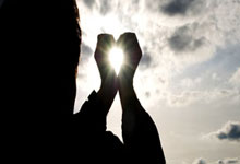 欢迎来到绿叶天涯社区！这里的绿叶让我感觉像在天堂。大家好啊，我是小明，去年搬进这个社区，人生超级大转变。